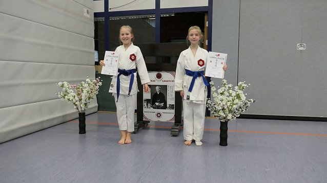 Bild: v.l.: Penelope und Magdalena