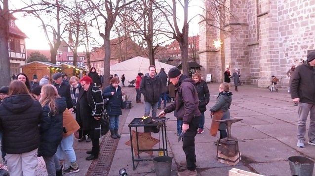 Bild: Handwerk auf dem Blasii-Kirchplatz zur Vorweihnachtszeit