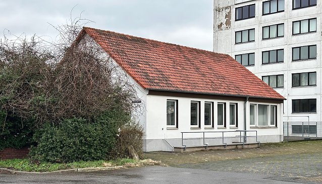 Bild: Das Arzth&auml;uschen auf dem Hoch Tief- Gel&auml;nde