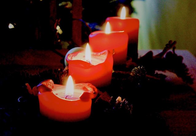 Bild: Kerzenschein zum Weihnachtsfest 