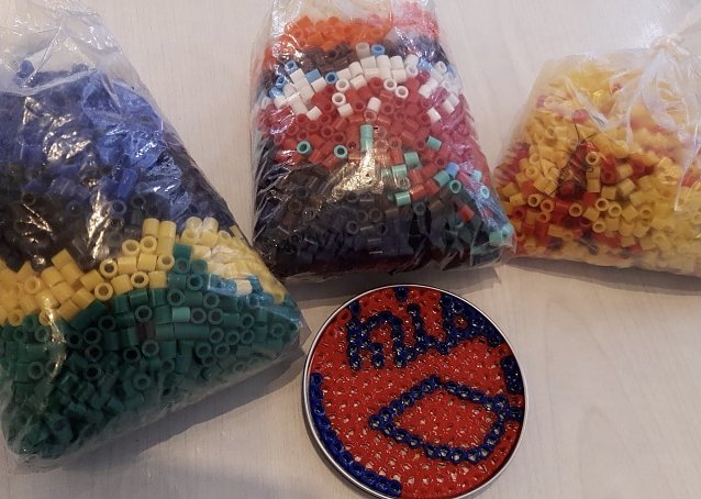 Bild: M&uuml;ssen alle ver&uuml;belt werden: gespendete Plastikperlen