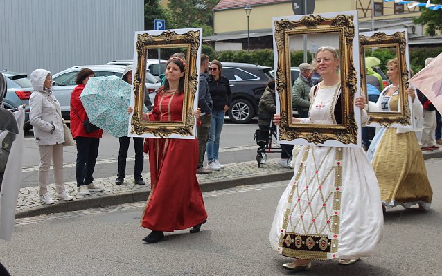 Bild: Gute Laune, tolle Kost&uuml;me, w&uuml;rdevoller Festumzug: Sondershausen ist 900 Jahre alt