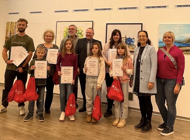 Bild: Gruppenbild mit stolzen Preistr&auml;gern 