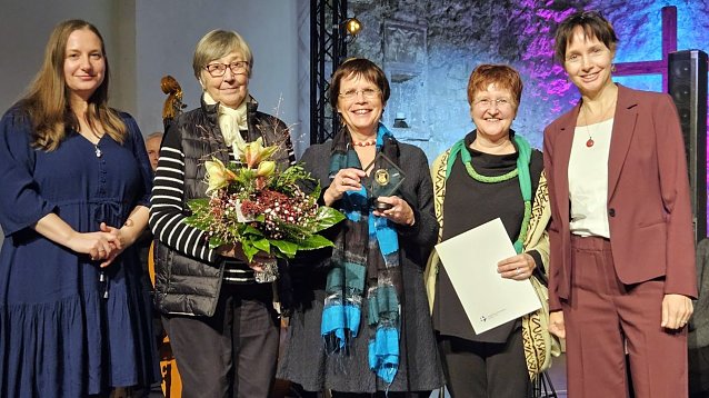 Mitglieder des Frauenteams und die Leitende Pfarrerin der Evangelischen Frauen in Mitteldeutschland, Eva Lange (rechts) Foto: Kirchenkreis S&uuml;dharz, Regina Englert