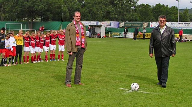 Bild: Ehrenanstoss