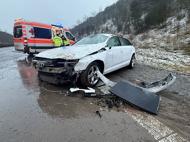 Bild: Unfallfahrzeug auf der A38