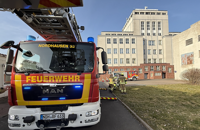 Bild: Ein Feuerwehrauto auf dem alten Reemtsma-Betriebsgel&auml;nde in Nordhausen