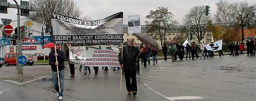Bild: Demo gegen das Vergessen