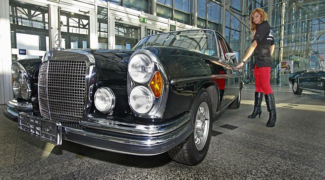 Bild: Oldtimer und Model