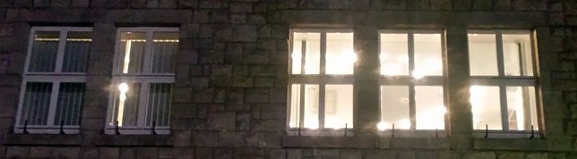Bild: Hinter diesen Fenstern wird am liebsten ohne &Ouml;ffentlichkeit beraten.