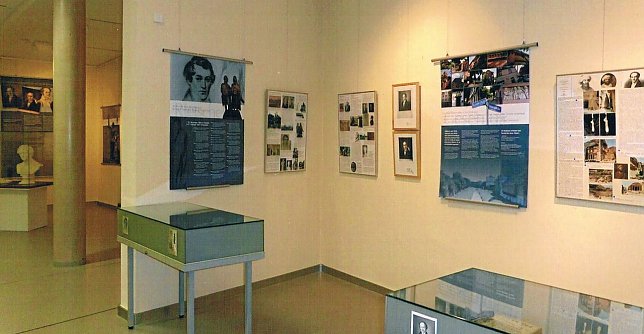 Bild: Blick in die Ausstellung in der Flohburg