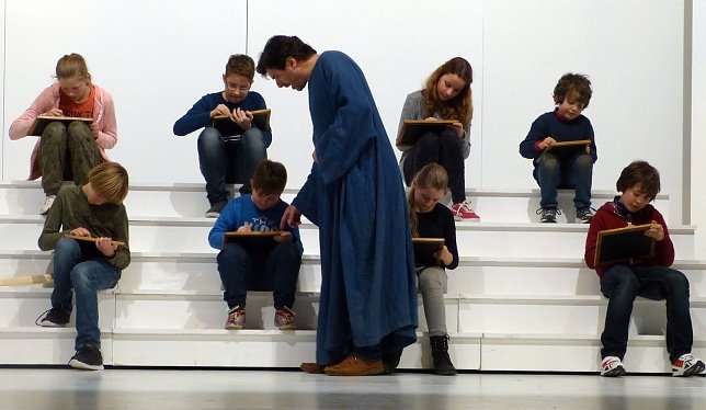 Bild: Szene aus der Klosterschule mit Thomas Kohl