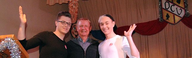 Bild: Generalprobe mit den Prinzen: Kevin und Kevin, in der Mitte Norbert Grahl, Vorsitzender des Neustadt Oster&ouml;der Karnevalsvereins
