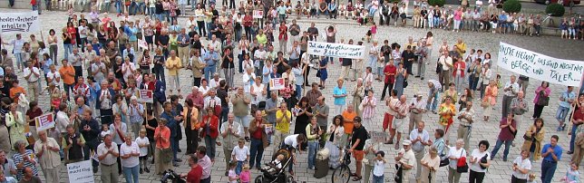 Bild: Demo f&uuml;r den Erhalt des Nordh&auml;user Theaters im August 2006
