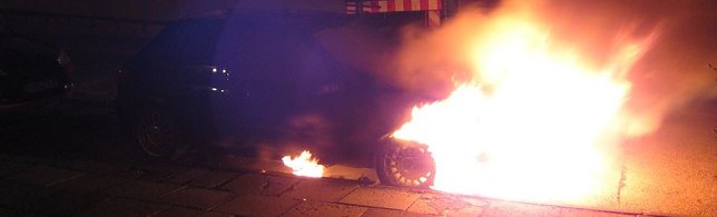 Bild: Zwei Fahrzeuge brannten