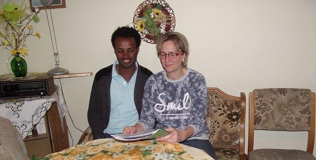 Bild: Katrin Cieslak und der &auml;thiopische Projektbetreuer Kiros Zeray. Beide setzen sich vehement f&uuml;r das weitere Gedeihen des Projektes ein.