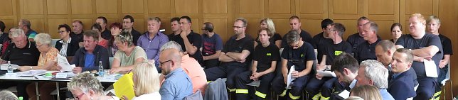 Bild: Viele Kameraden der Feuerwehren wollte heute live dabei sein