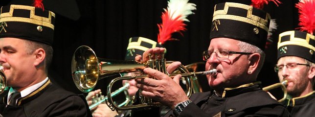 Bild: Der Steigermarsch erklingt und ein ganzer Saal steht auf und singt mit - in der alten Bergbaugemeinde Sollstedt funktioniert das noch