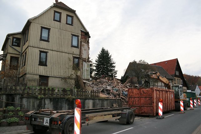 Bild: Dieses Haus in der Dr.-Kremser-Stra&szlig;e wird abgerissen. 
