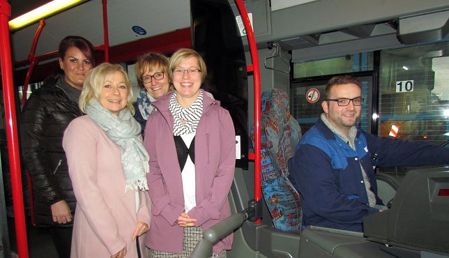 Bild: Erstes Treffen in der Bahn