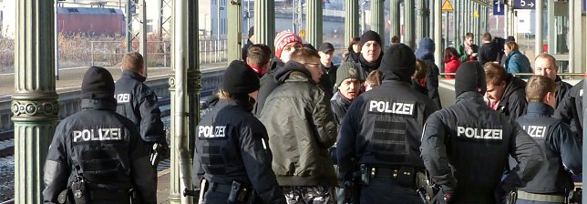 Bild: Erste Cottbus-Fans begr&uuml;&szlig;t