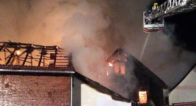 Bild: Rund 100 Feuerwehrleute im Einsatz