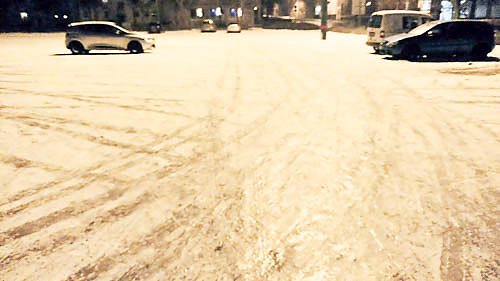 Bild: Spiegelglatt - der August-Bebel-Platz