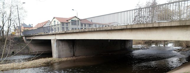 Bild: Br&uuml;cke muss untersucht werden