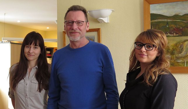 Bild: Dr. med. Martin Hesse in seiner Praxis in Niedersachswerfen mit den Arzthelferinnern Constanze T&auml;ubig und Amanda-Louis Michaelis.