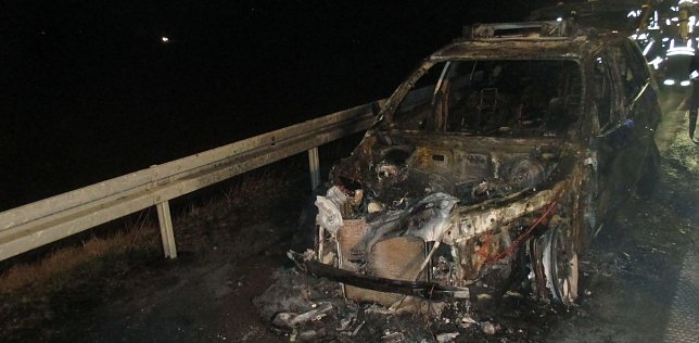 Bild: Notarztwagen ausgebrannt