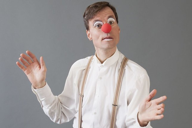 Bild: Clownsspiel zur Passionszeit in der Kirche