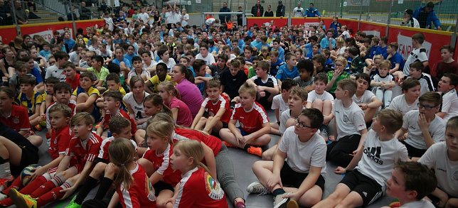 Bild: &Uuml;ber 300 M&auml;dchen und Jungen machen mit