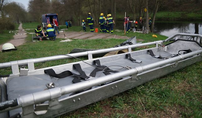 Bild: THW und Feuerwehren &uuml;bten an der Zorge