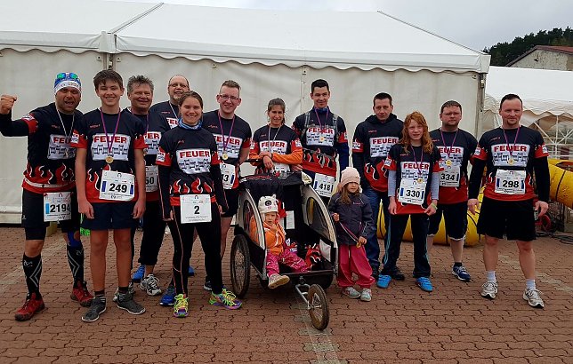 Bild: Das Team von Feuer powertrain