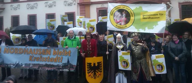 Bild: Vor der Th&uuml;ringer Staatskanzlei