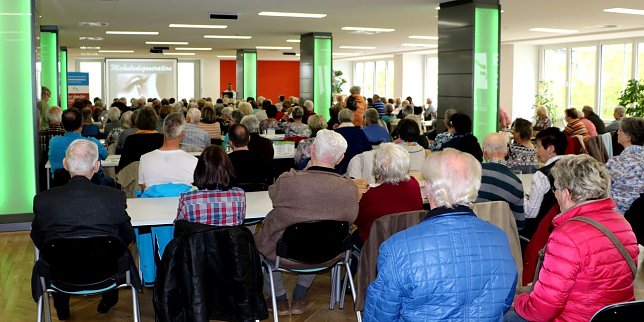 Bild: 170 interessierte Zuh&ouml;rer