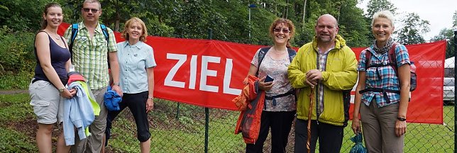 Bild: Rund 800 Teilnehmer beim Wandermarathon