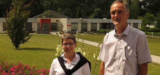 Bild: Unterschied in der Gr&ouml;&szlig;e, fachlich aber auf Augenh&ouml;he: B&ouml;hler und Weder