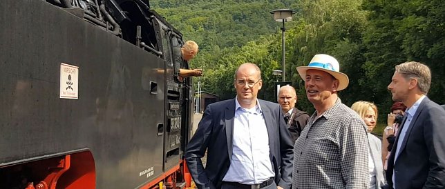 Bild: Genosse Minister auf Reisen