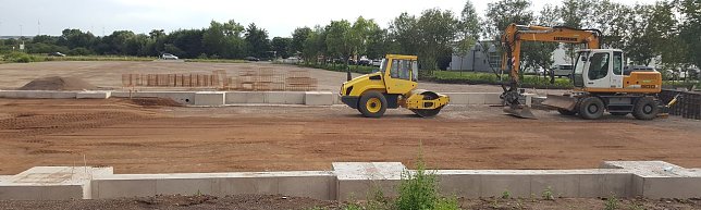 Bild: Im Vordergrund die erste Baustelle, aufgenommen am Dienstagabend.
