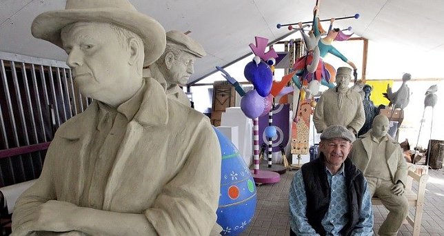 Bild: Arno Mester und seine Figuren