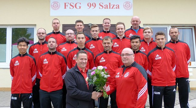 Bild: Trockenbaufirma mit Fu&szlig;ballherz