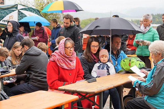 Bild: Wolkenbruch beim Gottesdienst