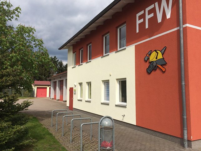 Bild: Das Ger&auml;tehaus der Niedersachswerfer Wehr wird 15 Jahre alt.