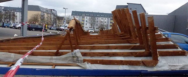 Bild: Komplettes Dach abgetragen