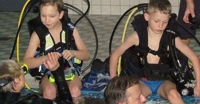 Bild: Ferienstart mit der Mega-Pool-Party