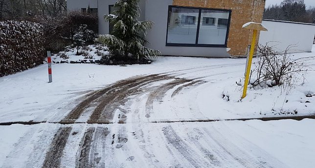 Bild: Hier wurden die Poller zum &Uuml;bergang auf den Wiesenweg entfernt.