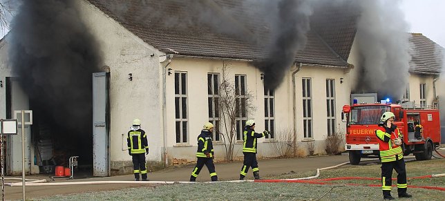 Bild: Lagerhalle brannte