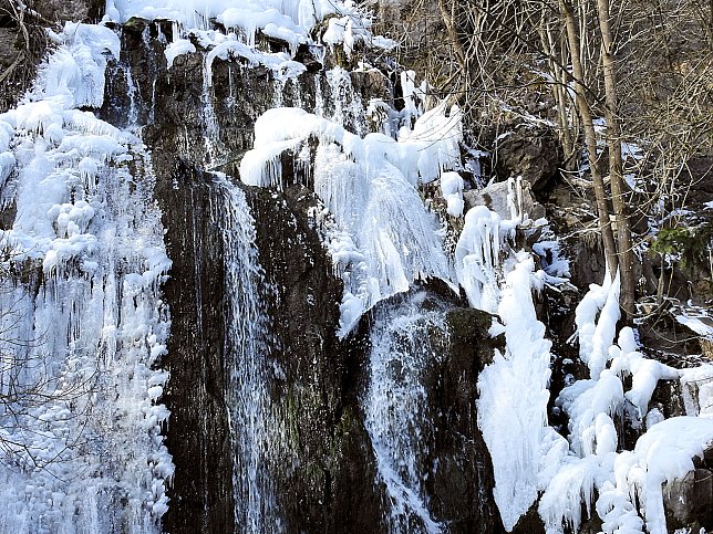 Bild: Eingefrorener Wasserfall
