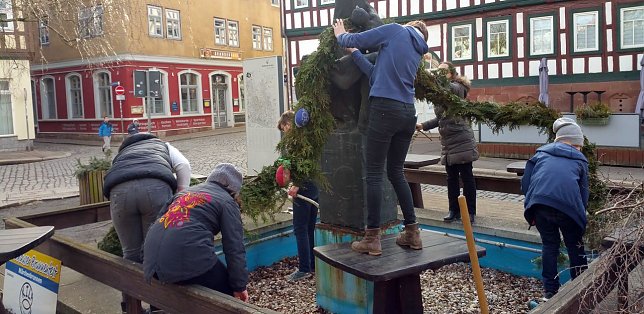 Bild: Brunnen wurde geschm&uuml;ckt
